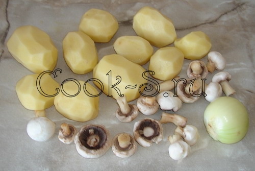 картошка с грибами в горшочках - почистить