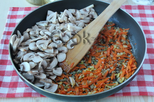 грибы с луком и морковью