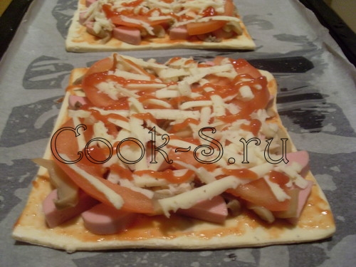 пицца из слоеного теста - кетчуп