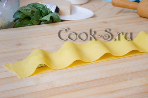 Равиоли со сливочным сыром и брусничным соусом – кулинарный рецепт