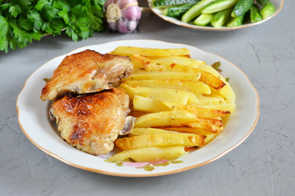 Картошка с курицей в рукаве (в духовке)