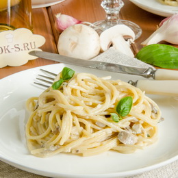Спагетти с грибами в сливочном соусе 