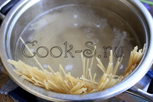http://cook-s.ru/images/stories/vtorie_bluda/raznoe/spagetti_s_indeikoi/spagetti_s_indeikoi_2.jpg