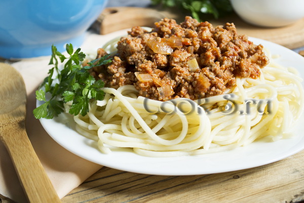 спагетти с соусом болоньезе
