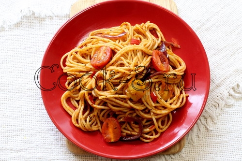 спагетти в соусе