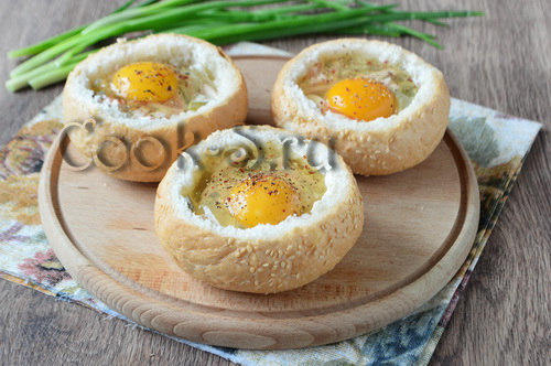 яйца в булочке в духовке рецепт с фото