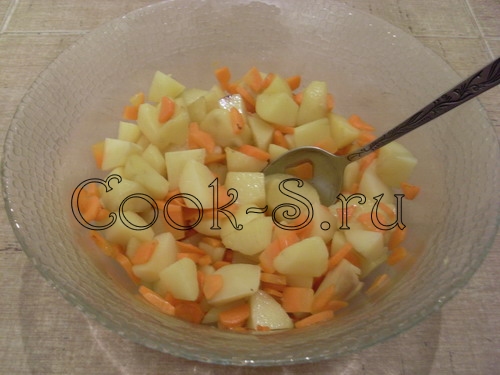жаркое в горшочках - морковь с картошкой