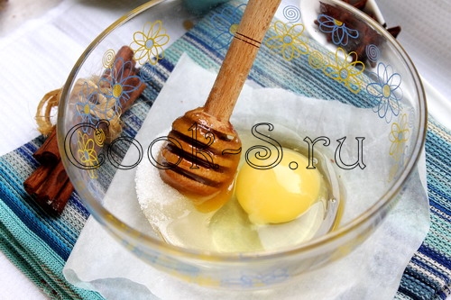яйцо с сахаром и медом
