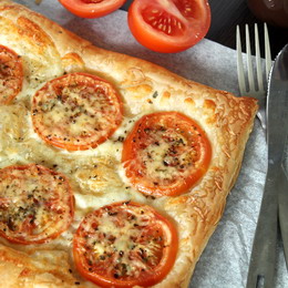 Пирог с помидорами и сыром