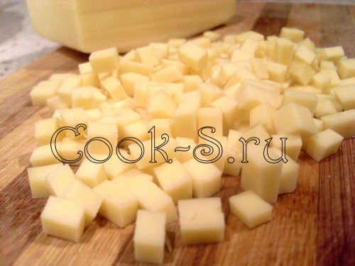 сыр нарезанный кубиками