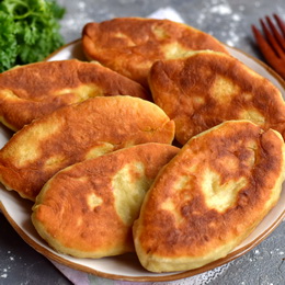 Пирожки с картошкой и жареным луком 