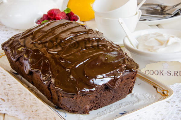 шоколадный кекс с вишней