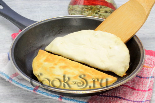 сырные лепешки на кефире на сковороде
