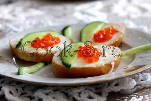 Бутерброды с красной икрой с фото | украшение праздничного стола