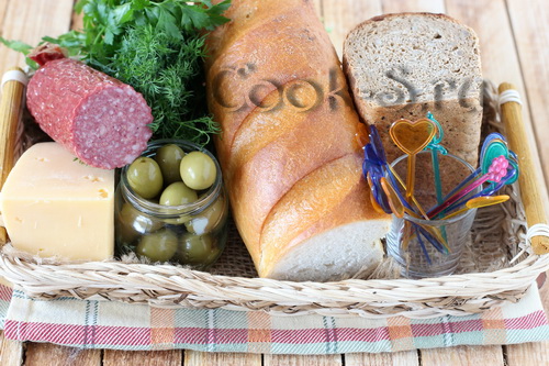 канапе с колбасой и сыром - ингредиенты