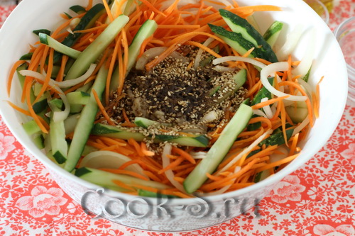 огурцы по-корейски с морковью быстрого приготовления